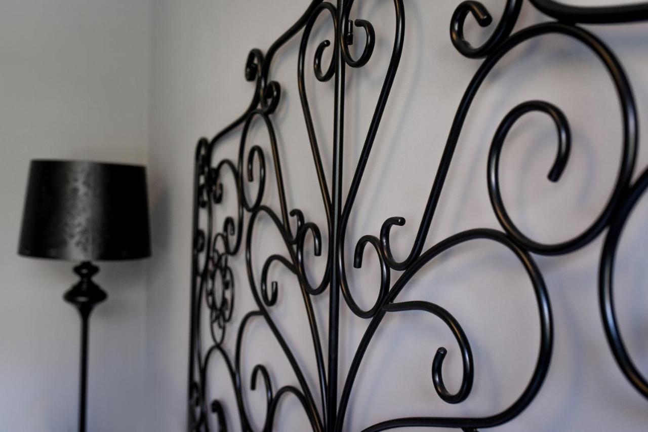 Captivating Old Town Apartment Boekarest Buitenkant foto